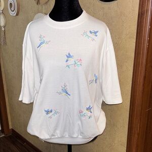 Vintage Large White Embroidered Bird Short Sleeve Top banded bottom beautiful